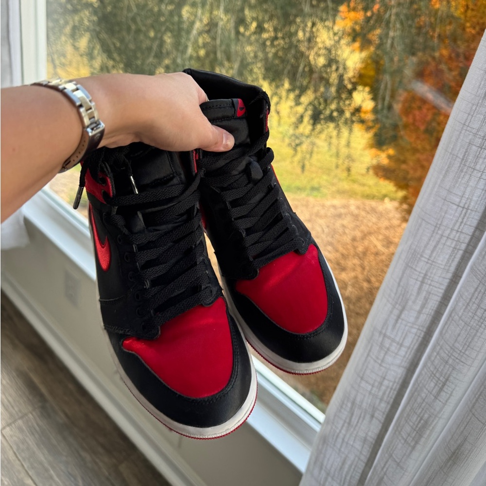 Jordan 1 retro high OG satin bred 9 - Picture 3 of 8
